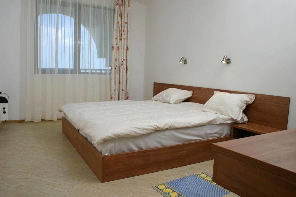 Modern 1Bd At Watermill Apartment Complex Szveti Vlasz Kültér fotó